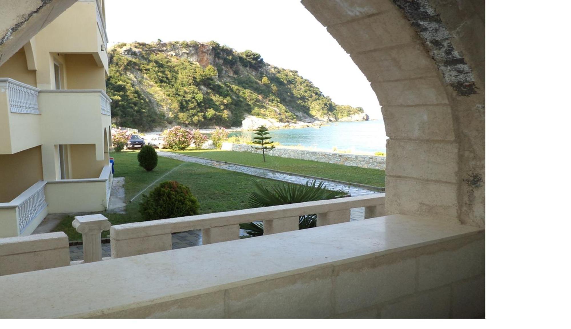 Castle Hotel Himare Exterior foto
