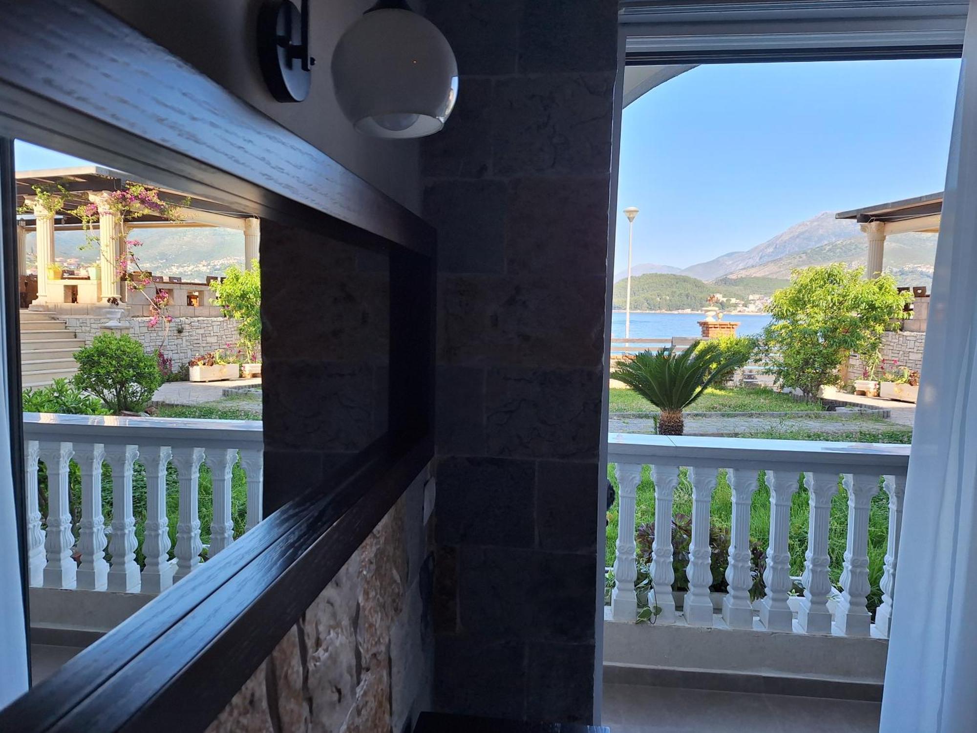 Castle Hotel Himare Exterior foto