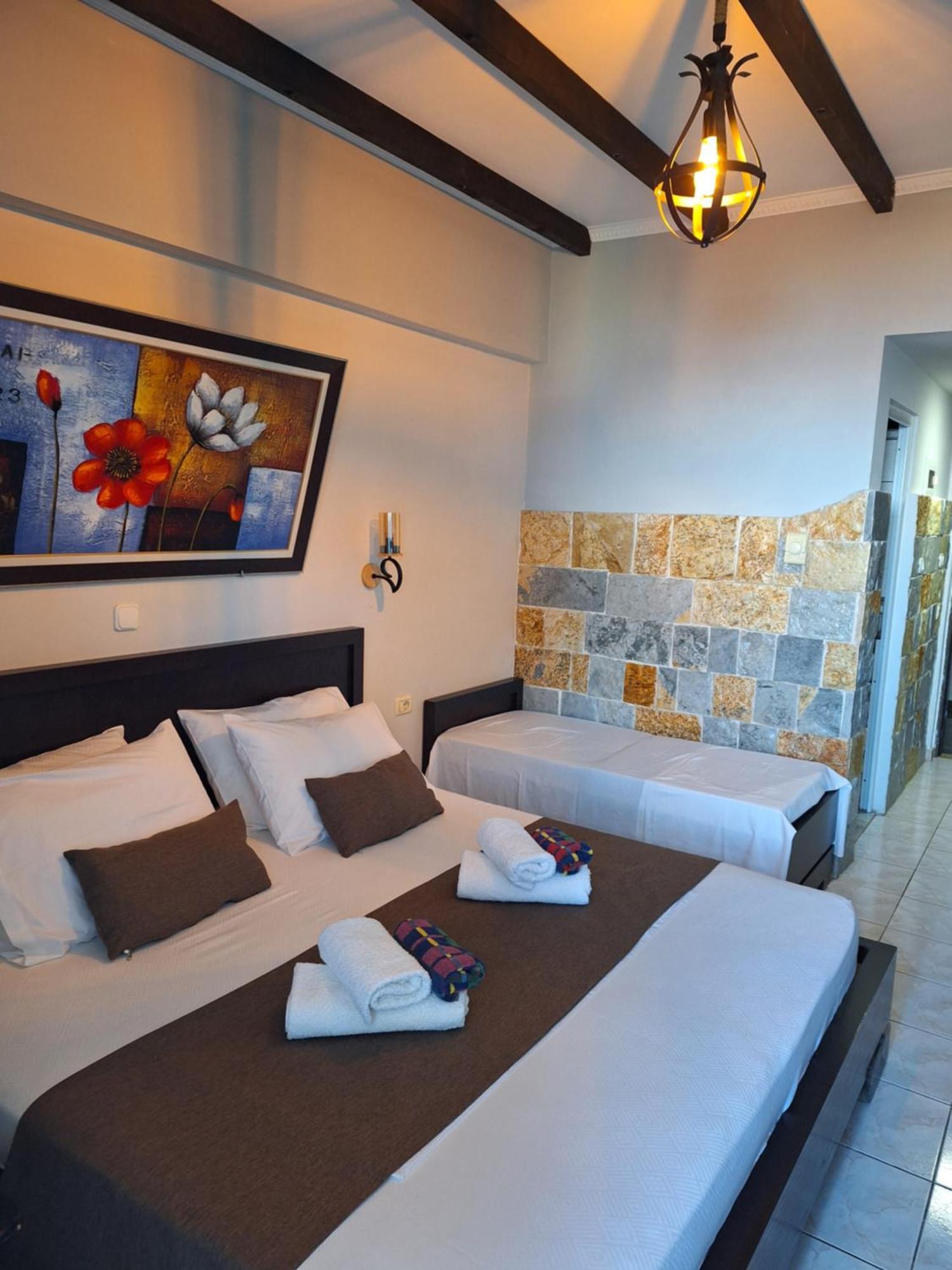 Castle Hotel Himare Exterior foto