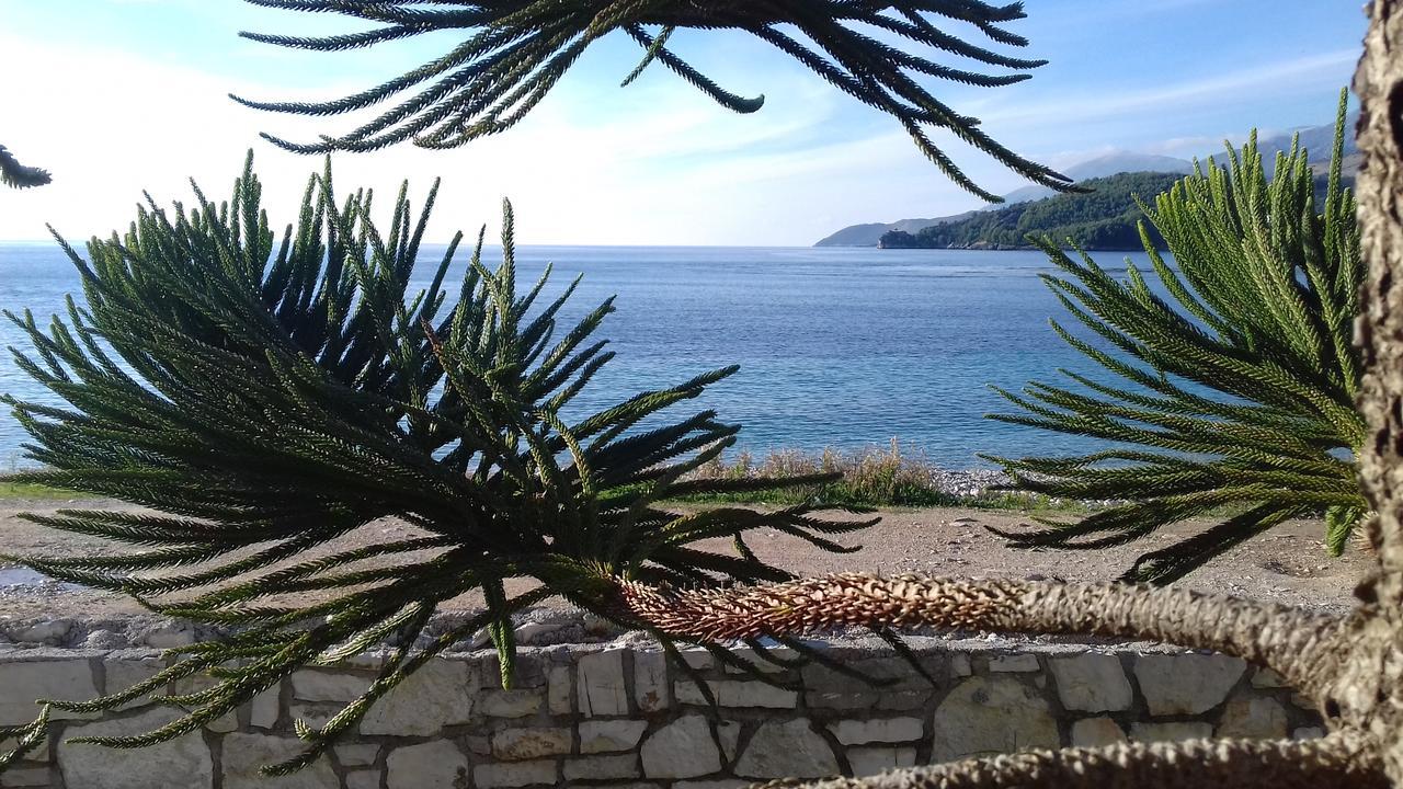 Castle Hotel Himare Exterior foto