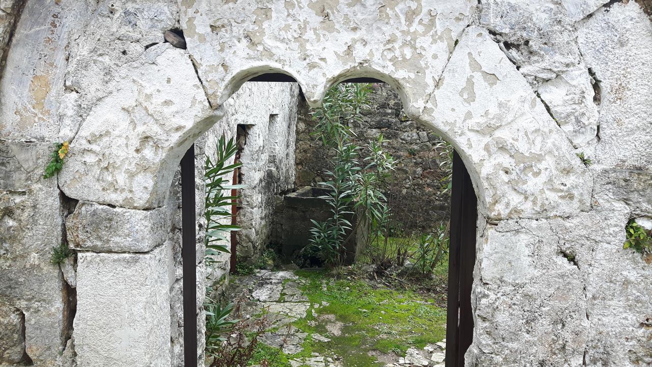 Castle Hotel Himare Exterior foto
